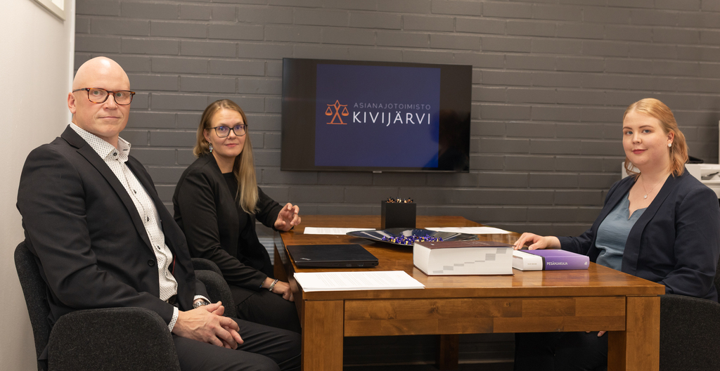 Asianajotoimisto Kivijärvi -tiimi